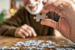 Puzzeln für Senioren - 15 Vorteile von Geduldsspielen im Alter